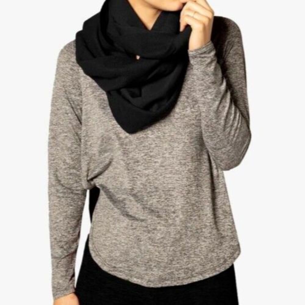 Beyond Yoga Women's Zip Pocket Infinity Scarf One Size Solid Black